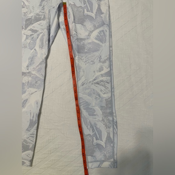 Lululemon Wunder Train High Rise 25” - Picture 14 of 14